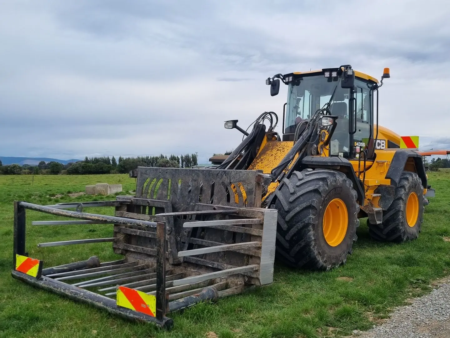 JCB Groeneveld plus Remote Lines Buck Racks.jpg