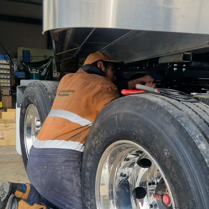 Technician installing Groeneveld SingleLine lubrication system