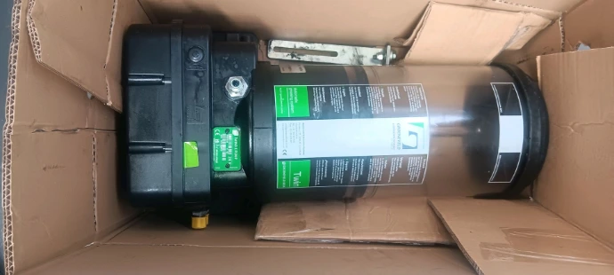 Automatic lubrication pump repair in workshop