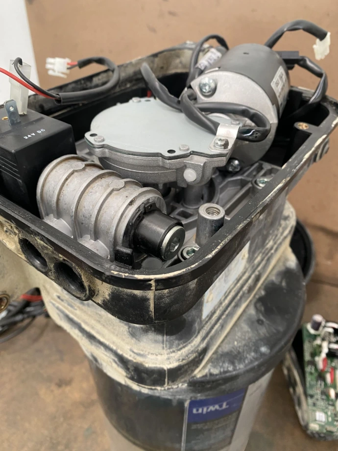 Automatic greasing pump diagnostic testing